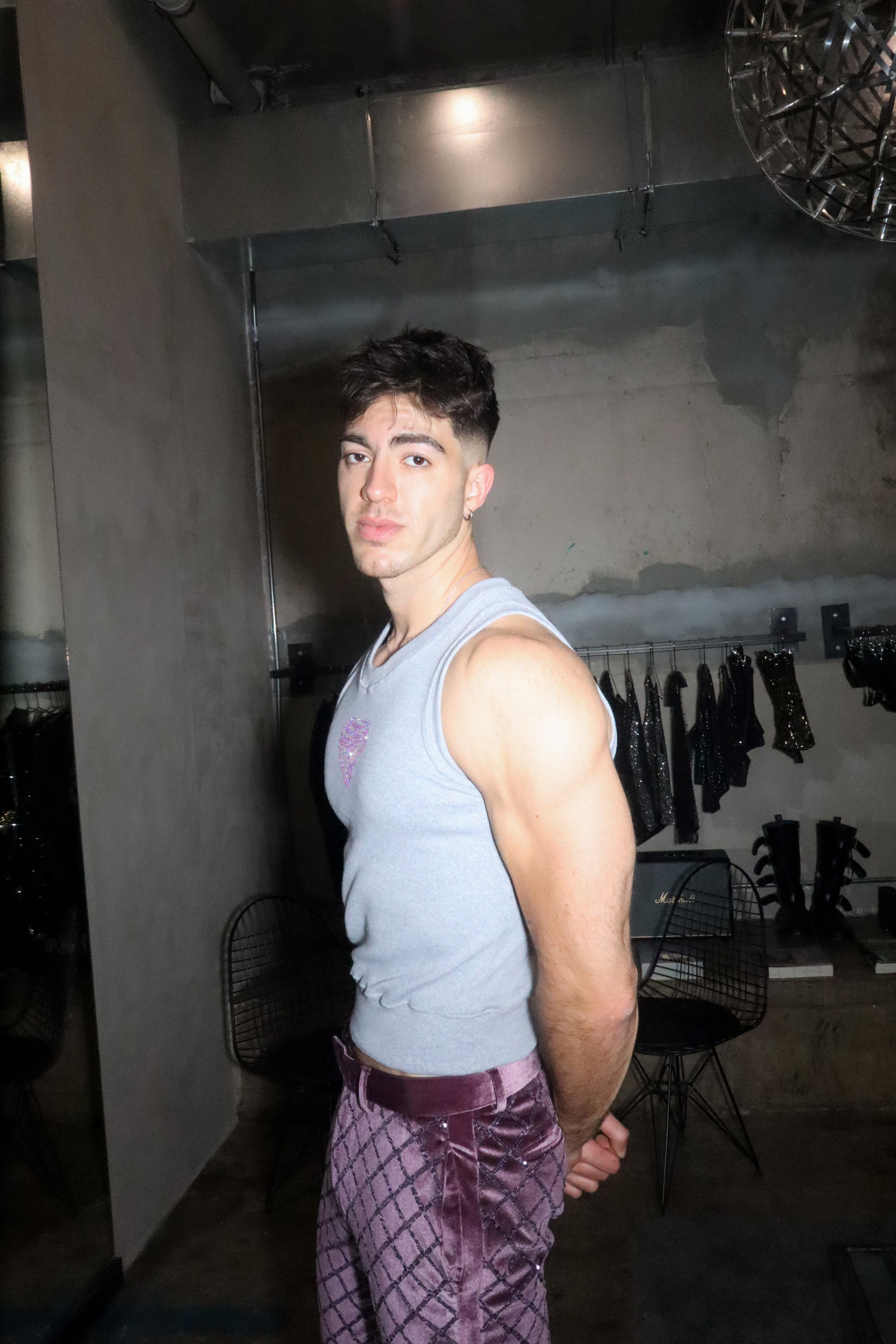 sleeveless shirt