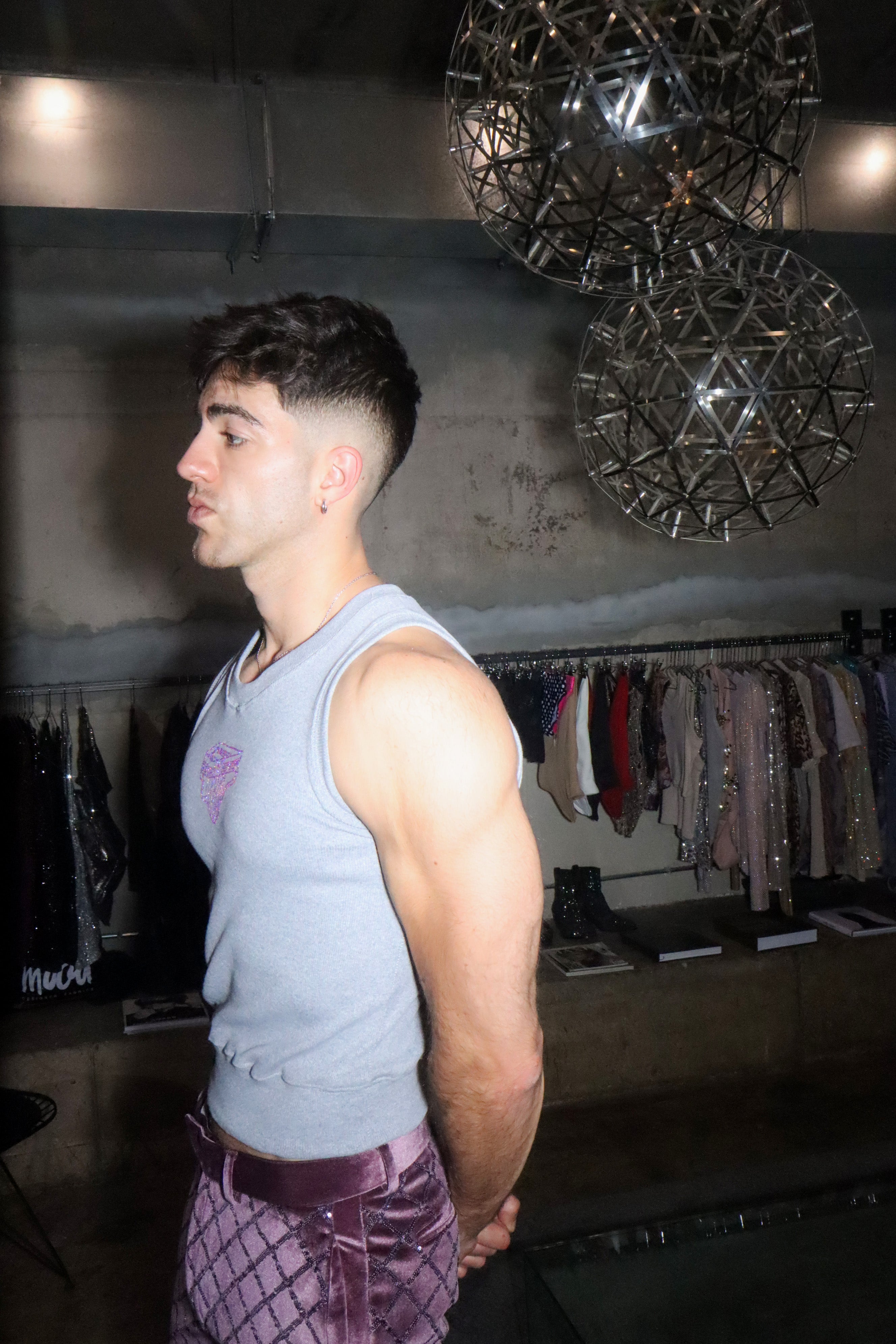 sleeveless shirt