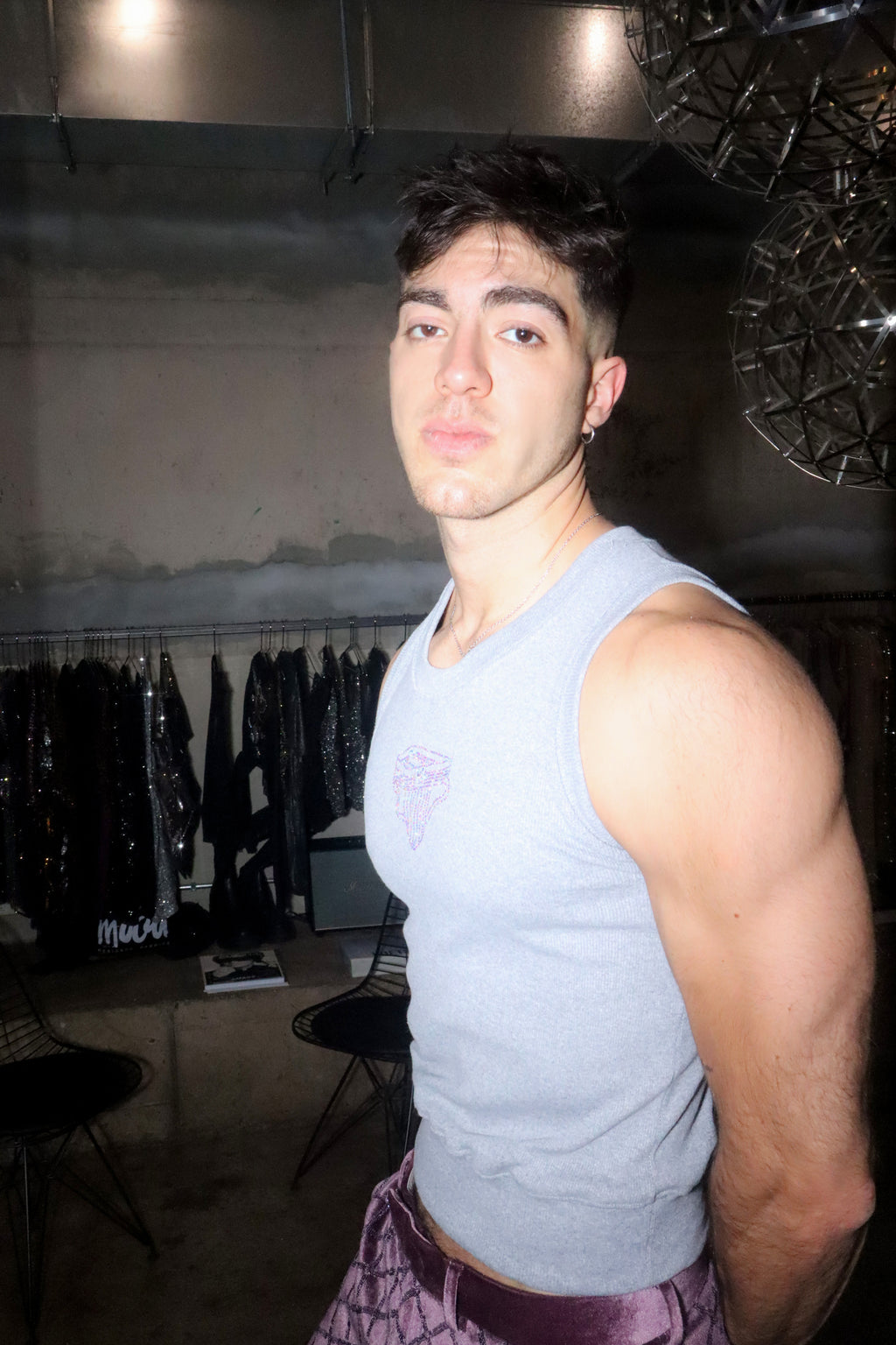 sleeveless shirt