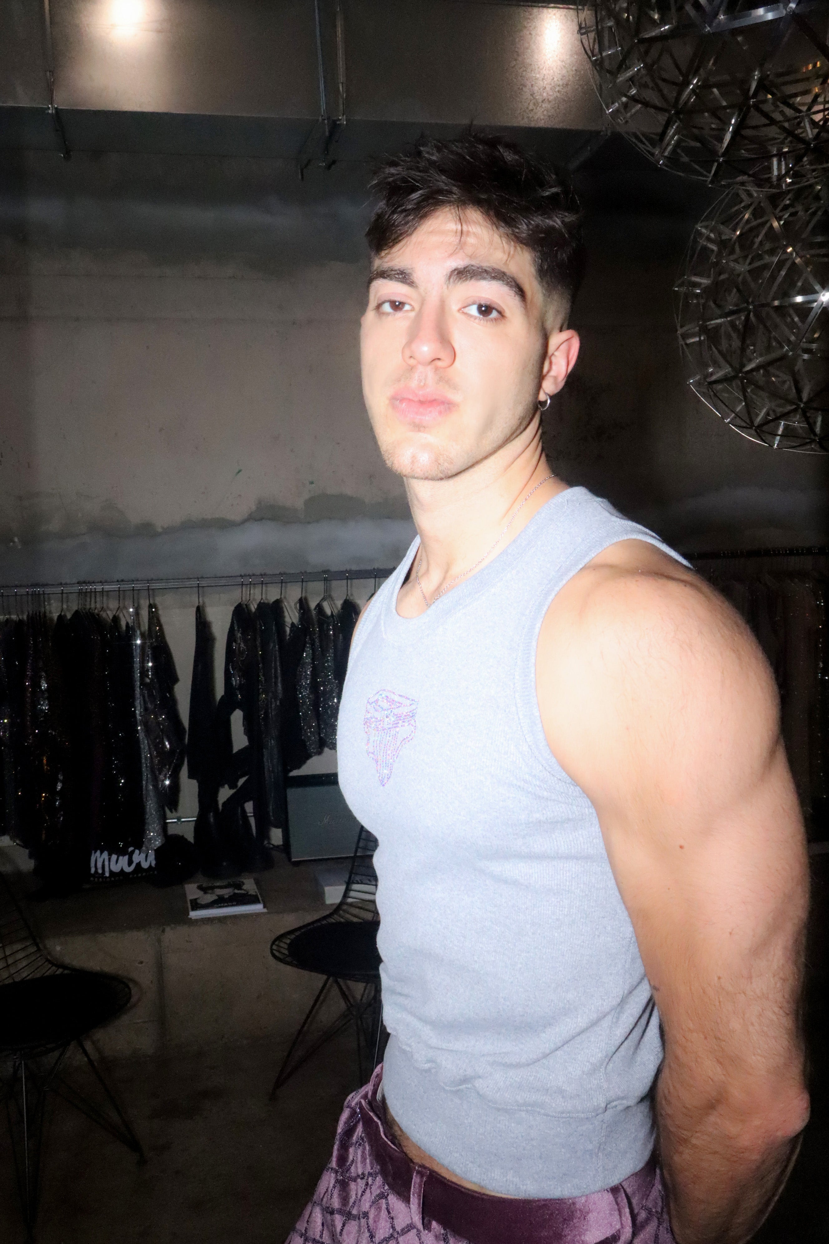 sleeveless shirt