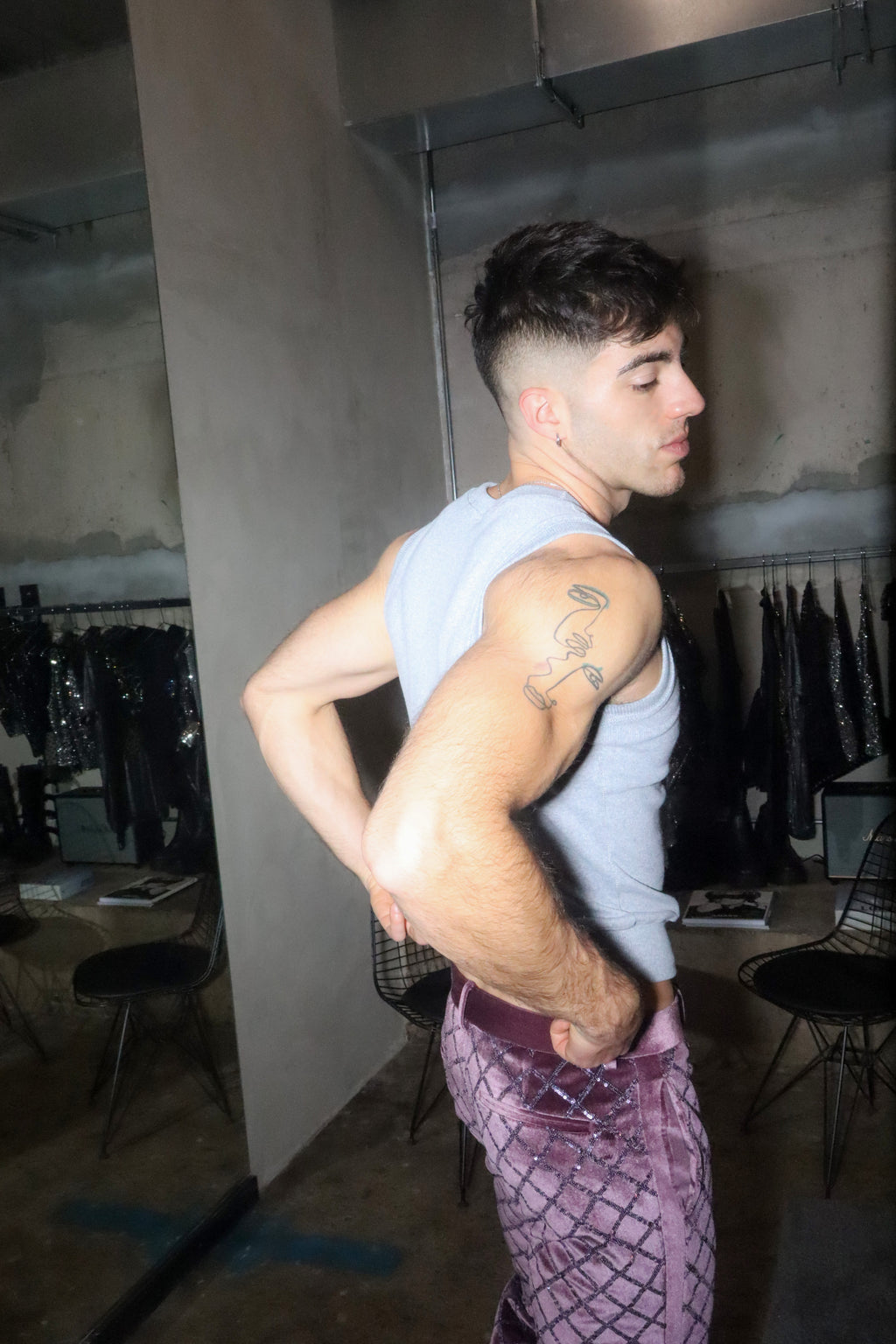 sleeveless shirt