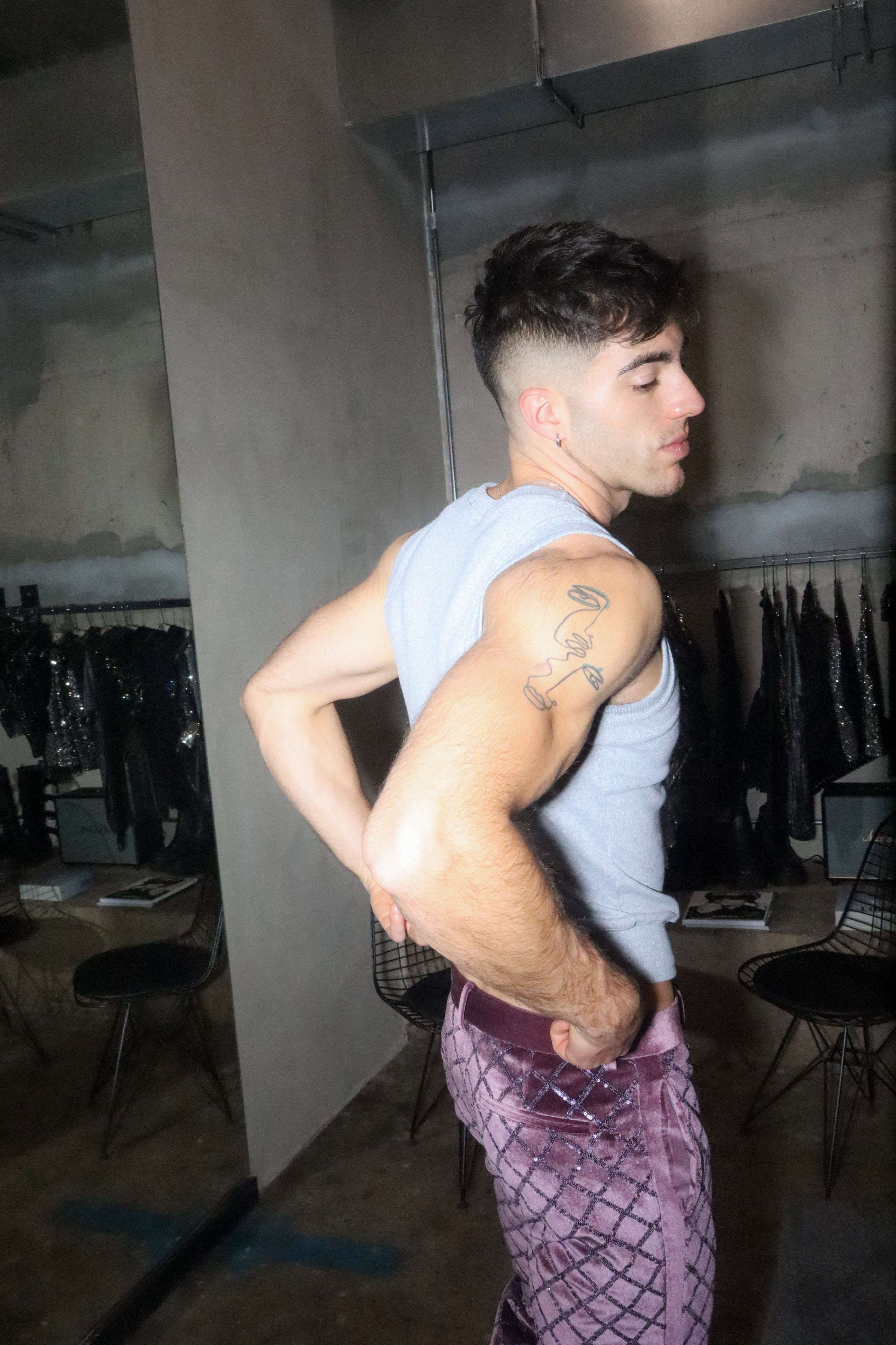 sleeveless shirt