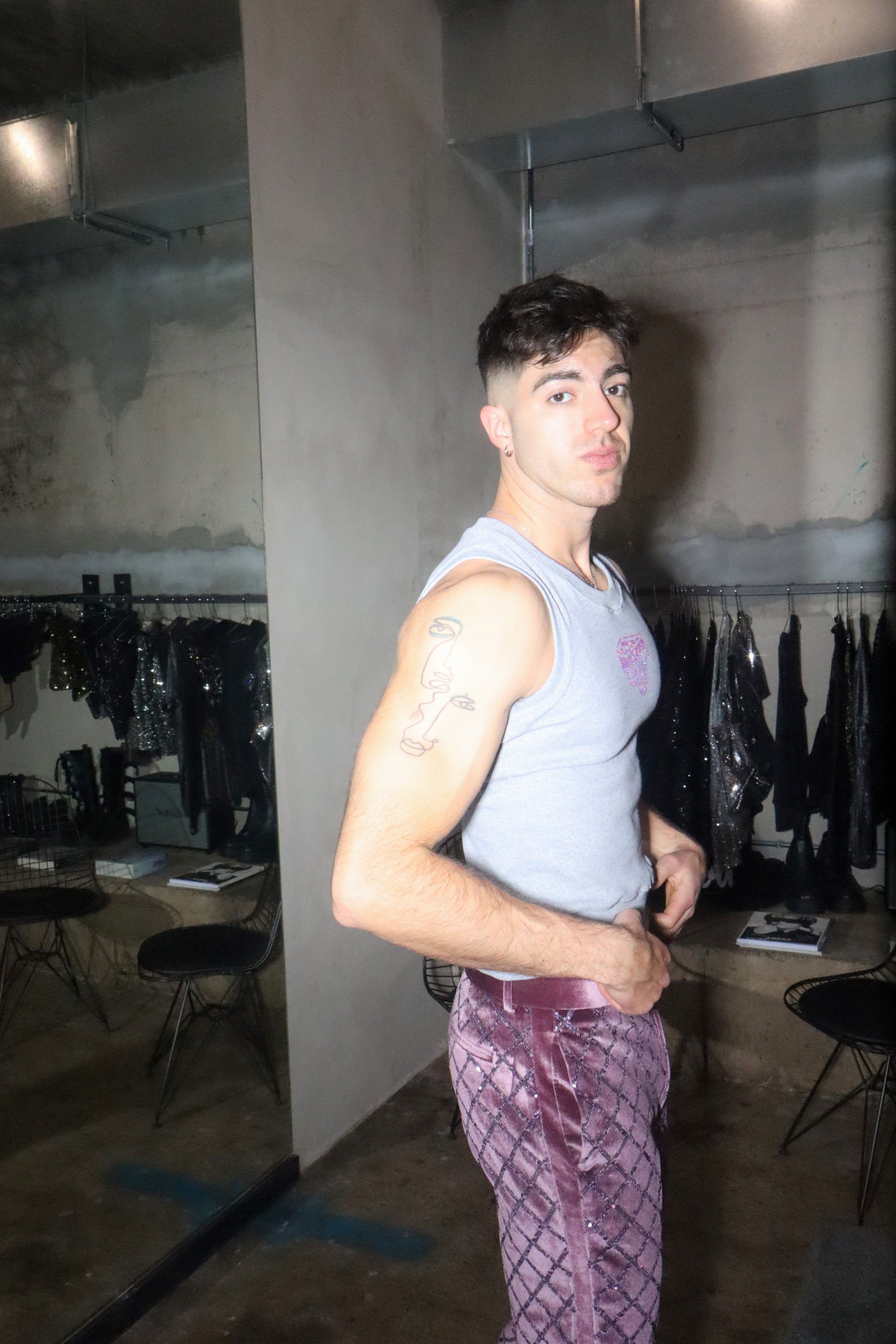 sleeveless shirt