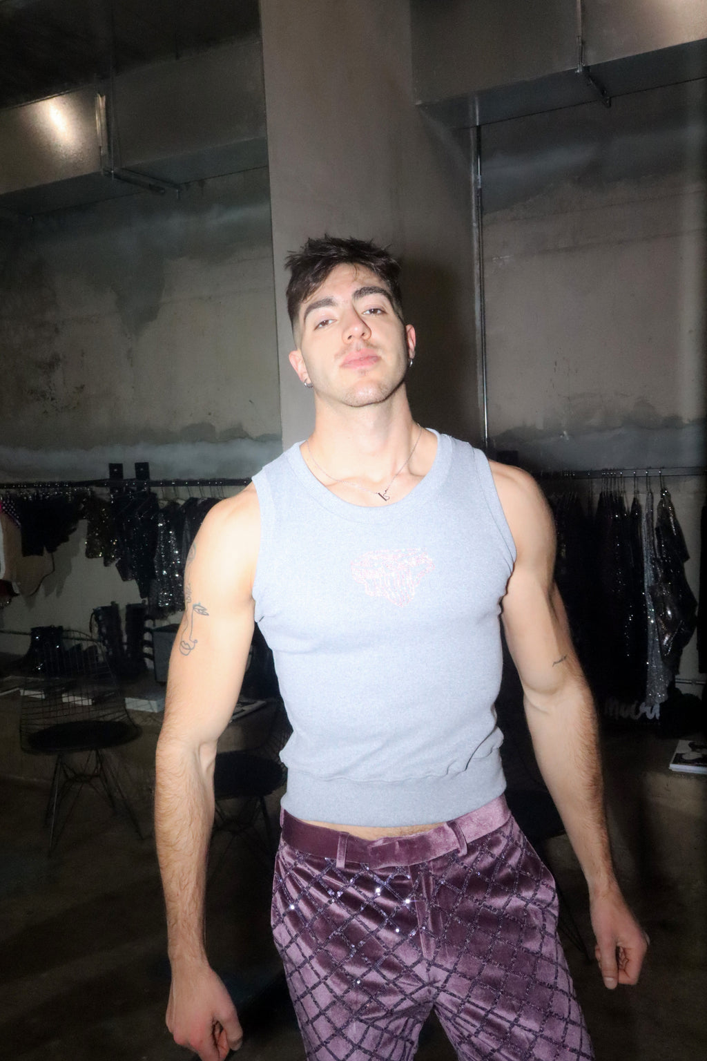 sleeveless shirt