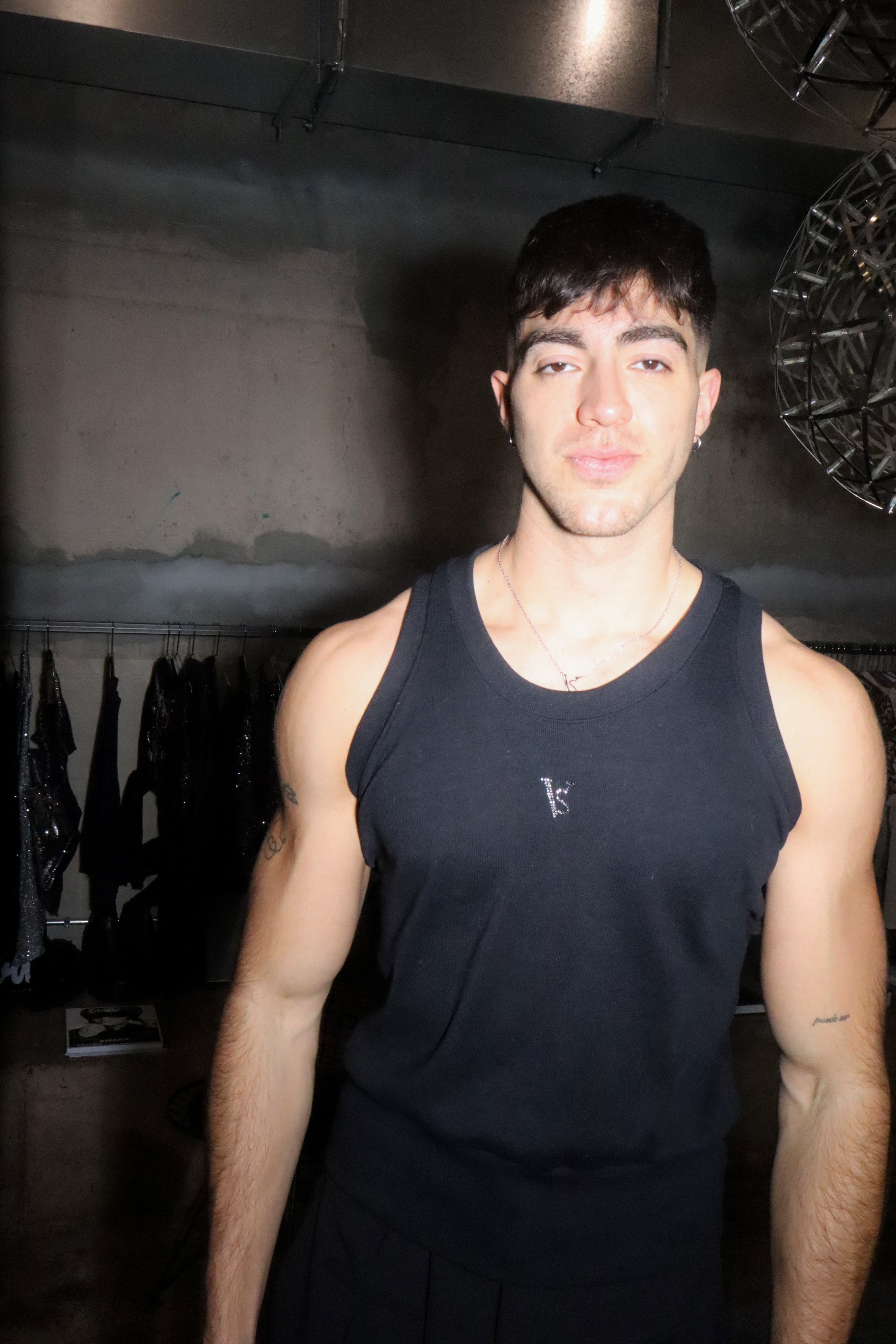 sleeveless shirt