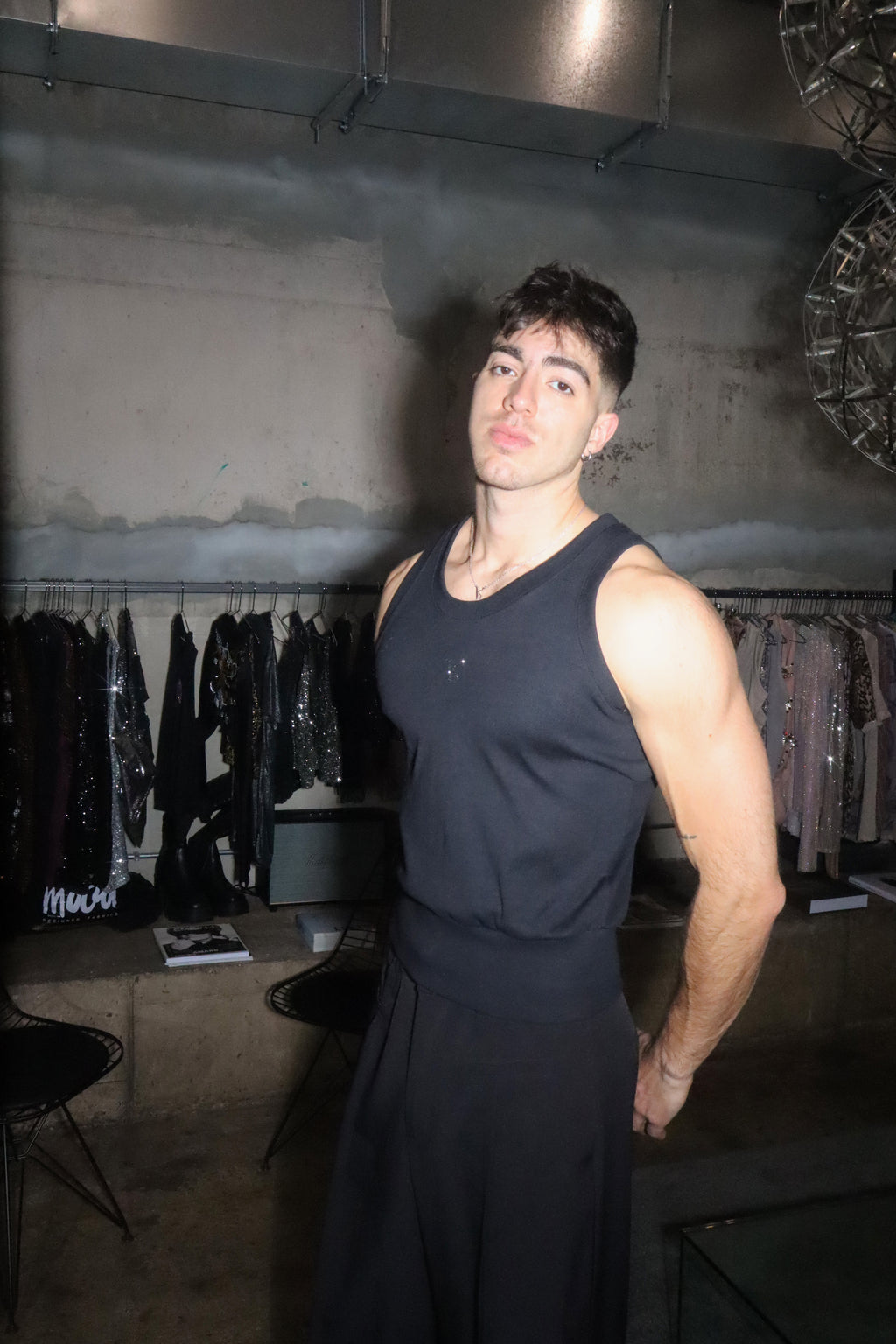 sleeveless shirt