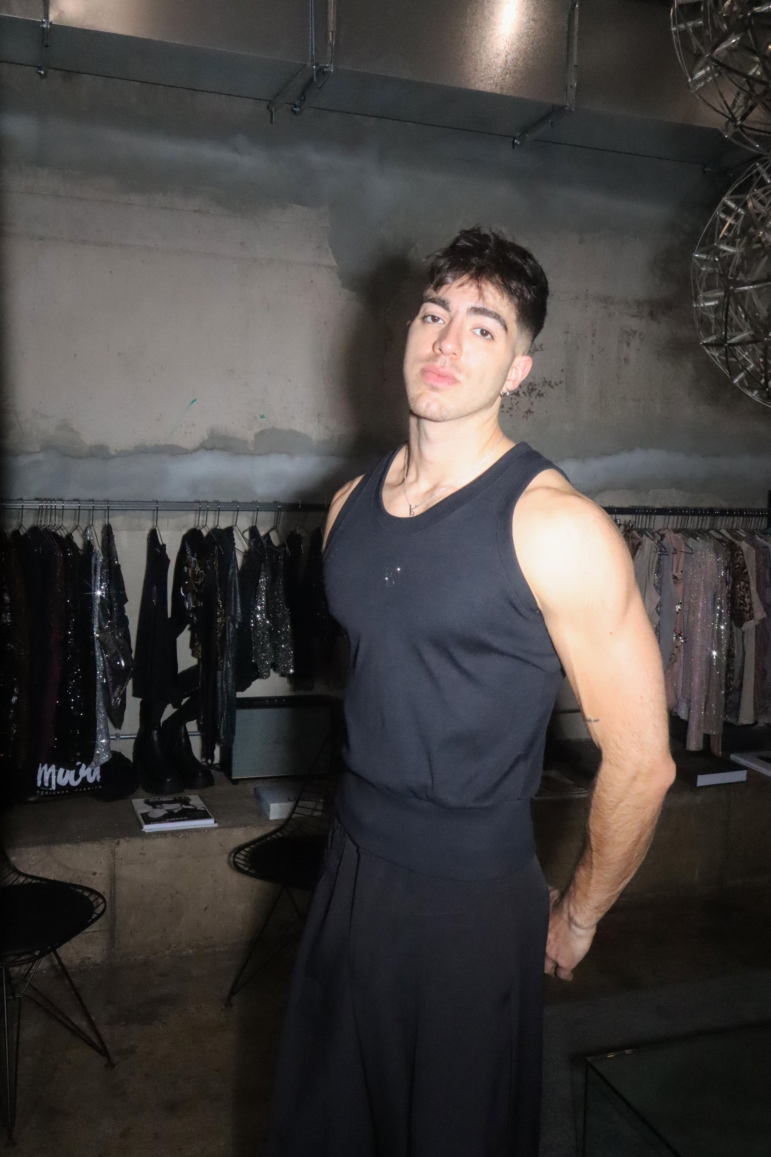 sleeveless shirt