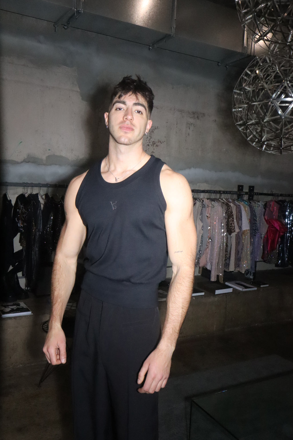 sleeveless shirt