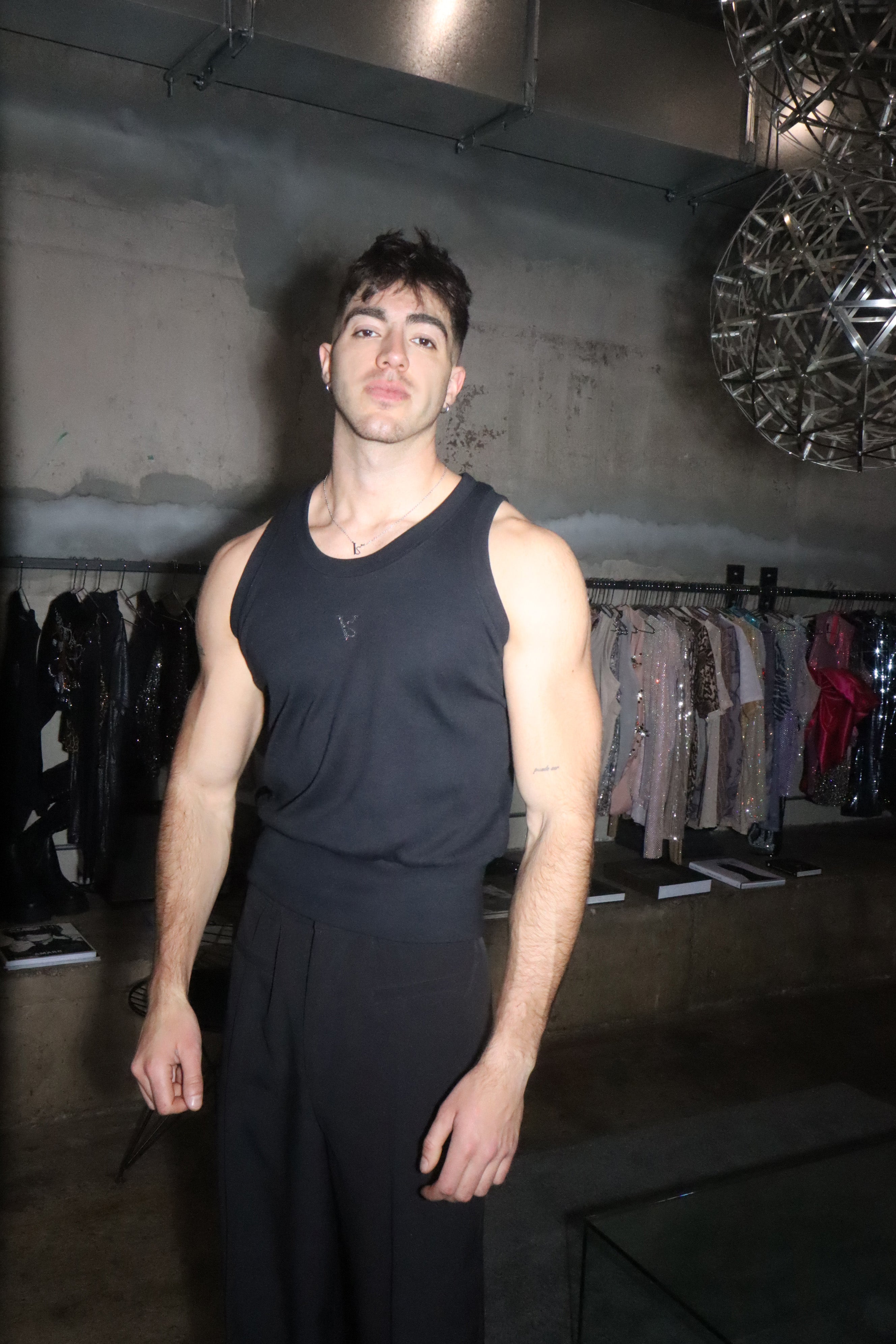sleeveless shirt