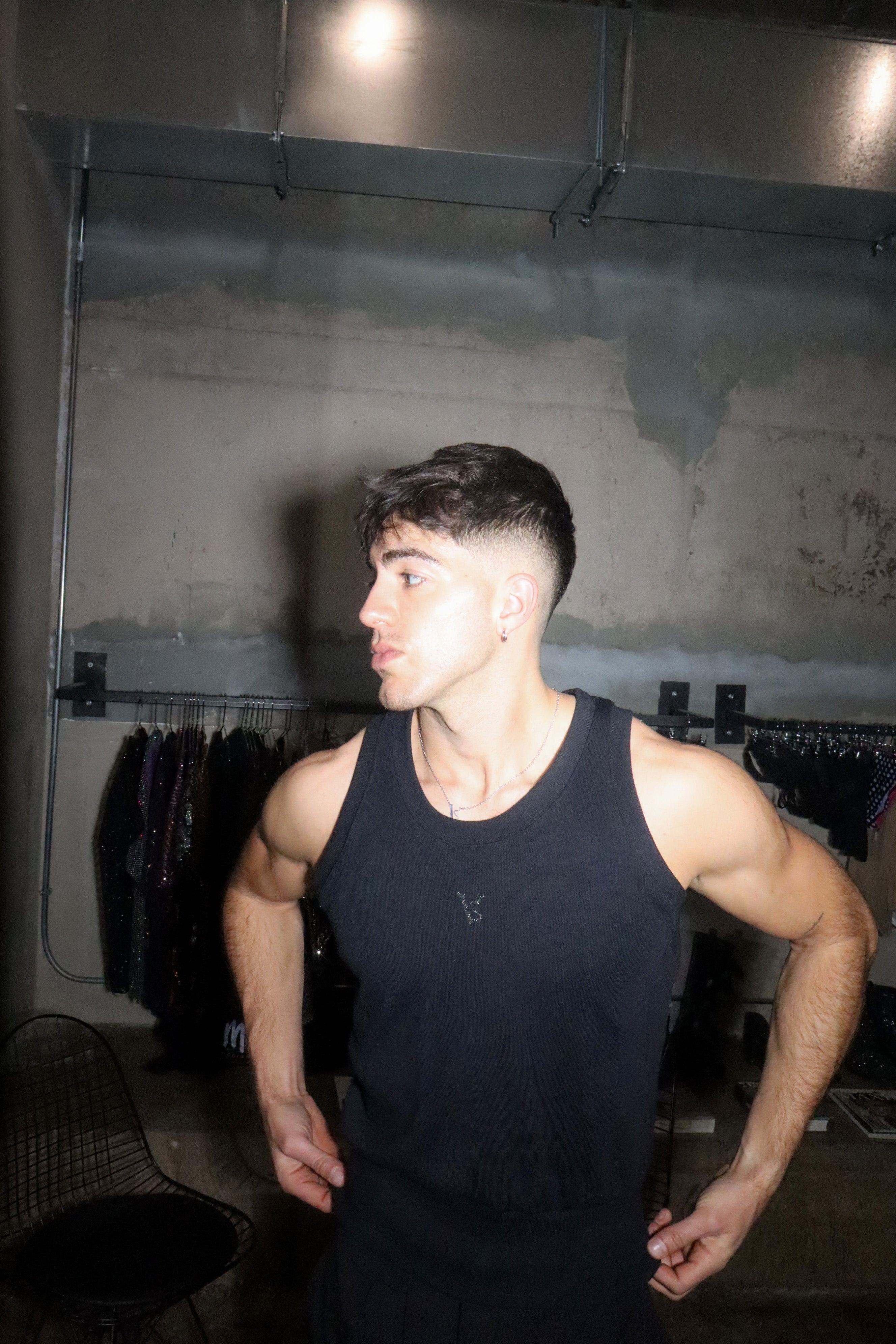 sleeveless shirt