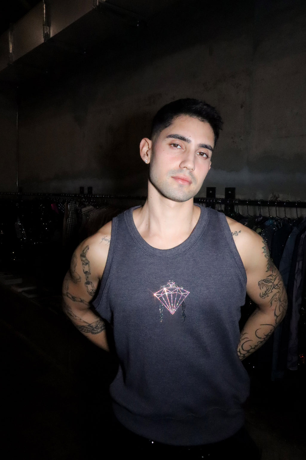 sleeveless shirt