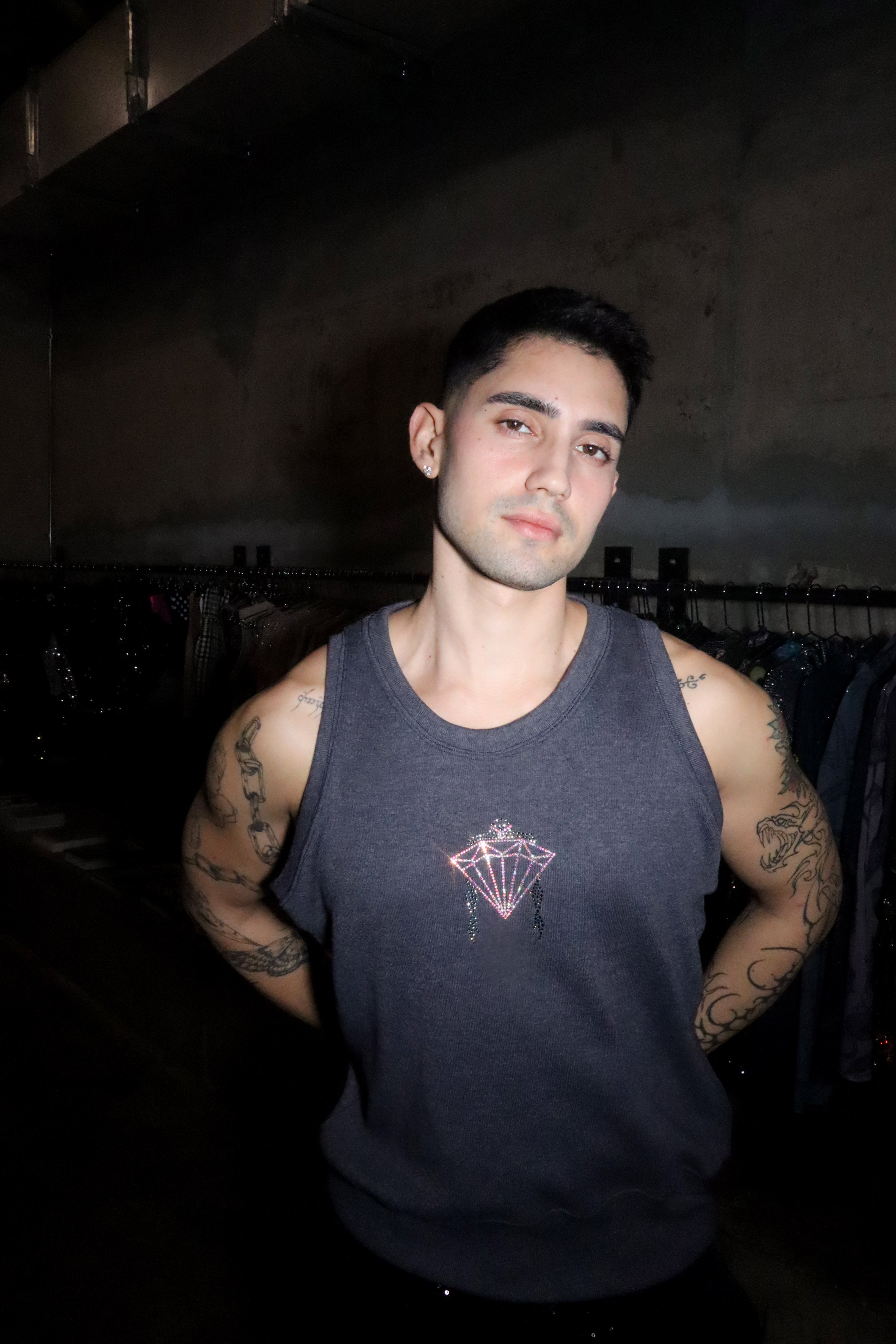 sleeveless shirt