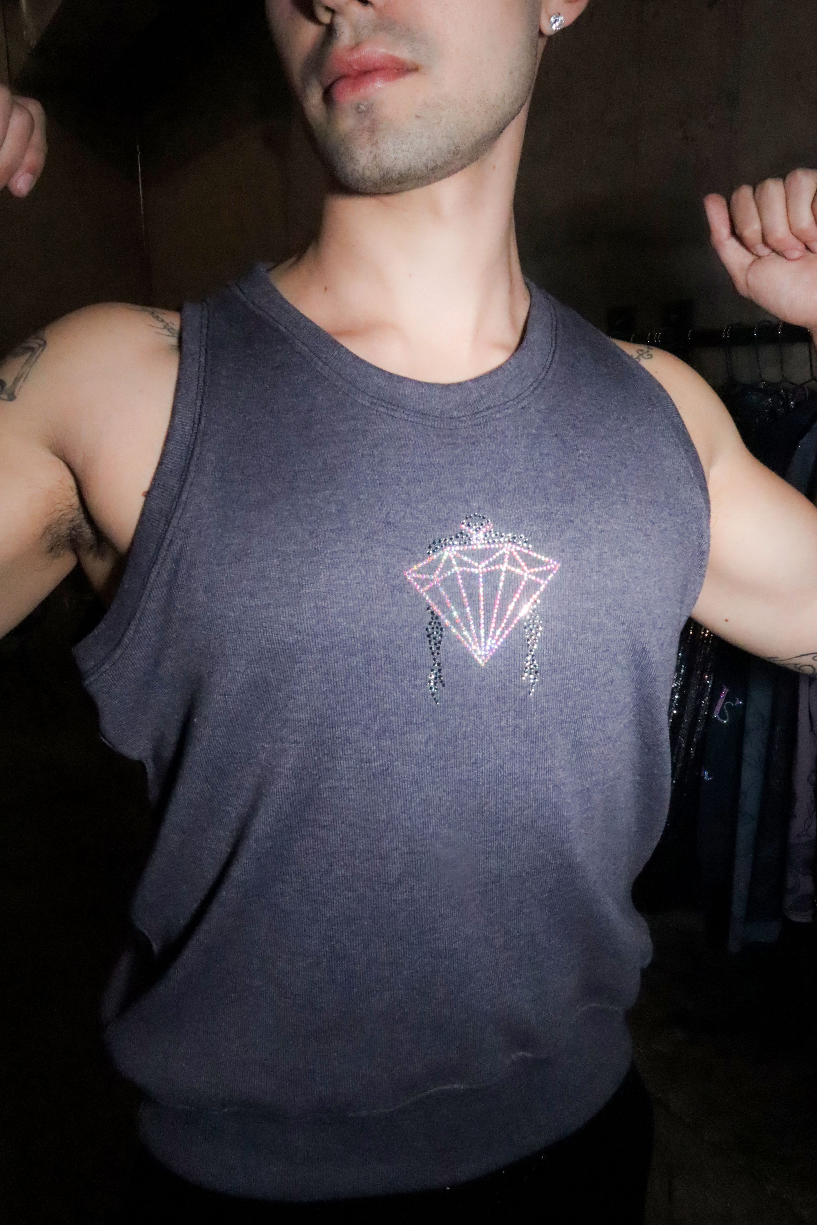 sleeveless shirt
